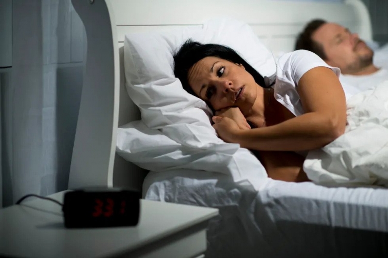 Nhiều phụ nữ nhận thấy rằng rối loạn giấc ngủ xảy ra thường xuyên hơn vào khoảng thời gian mãn kinh