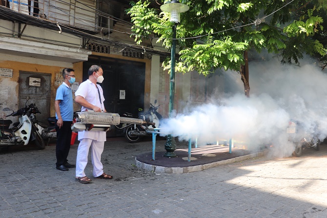Ngành y tế quận Hoàn Kiếm ra quân phòng bệnh sốt xuất huyết - Ảnh: Sở Y tế Hà Nội
