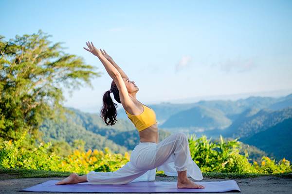 10 tư thế yoga giúp giảm mệt mỏi khi ngồi nhiều - Ảnh 4