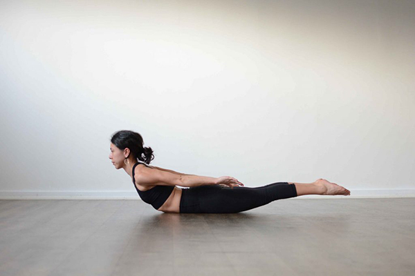 10 tư thế yoga giúp giảm mệt mỏi khi ngồi nhiều - Ảnh 7