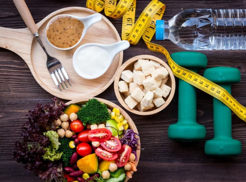 Người tập thể dục giảm cân cần duy trì chế độ ăn uống cân bằng, đủ nhóm chất cần thiết