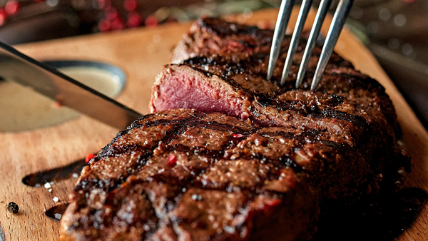 Việc để thịt nghỉ chỉ cần thiết khi bạn nấu miếng thịt ở nhiệt độ cao như áp chảo, nướng và quay. 