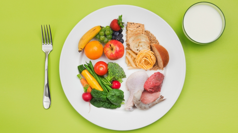 Chế độ ăn uống đủ chất và cân bằng giúp phòng bệnh về gan