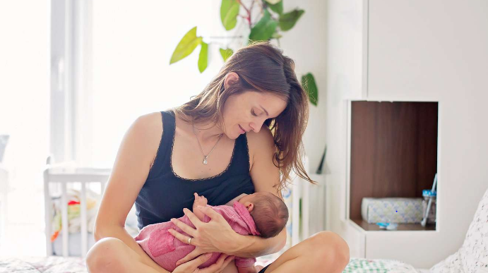 Sữa mẹ đáp ứng nhu cầu Dinh dưỡng giúp trẻ sơ sinh khỏe mạnh