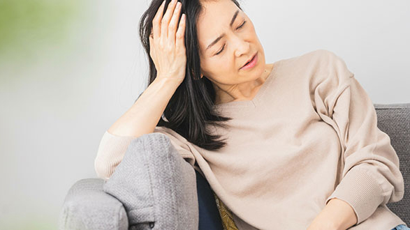 Tuổi mãn kinh ở phụ nữ đi kèm nguy cơ gặp phảicác vấn đề như đau đầu, chóng mặt, thiếu máu lên não do xơ vữa động mạch