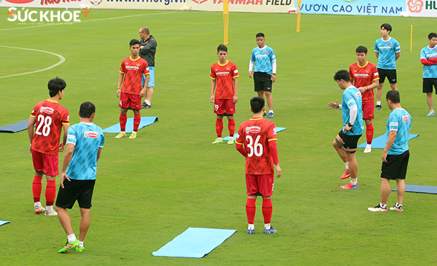 Chùm ảnh ĐT Việt Nam tập buổi đầu chuẩn bị cho trận gặp Dortmund - Ảnh 2