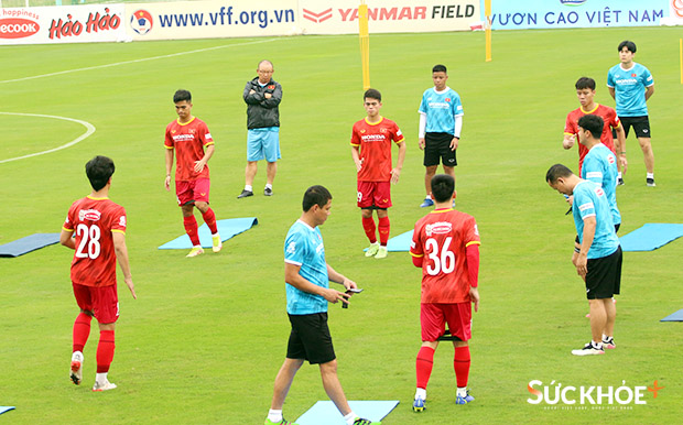 Chùm ảnh ĐT Việt Nam tập buổi đầu chuẩn bị cho trận gặp Dortmund - Ảnh 3
