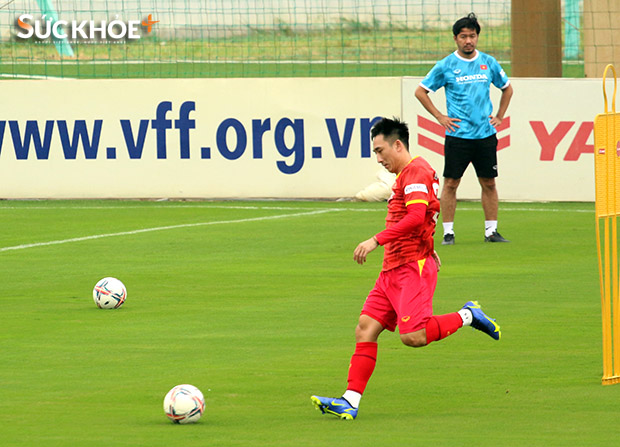 Chùm ảnh ĐT Việt Nam tập buổi đầu chuẩn bị cho trận gặp Dortmund - Ảnh 15