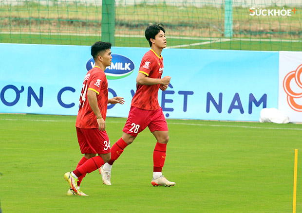 Chùm ảnh ĐT Việt Nam tập buổi đầu chuẩn bị cho trận gặp Dortmund - Ảnh 6