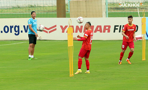 Chùm ảnh ĐT Việt Nam tập buổi đầu chuẩn bị cho trận gặp Dortmund - Ảnh 13