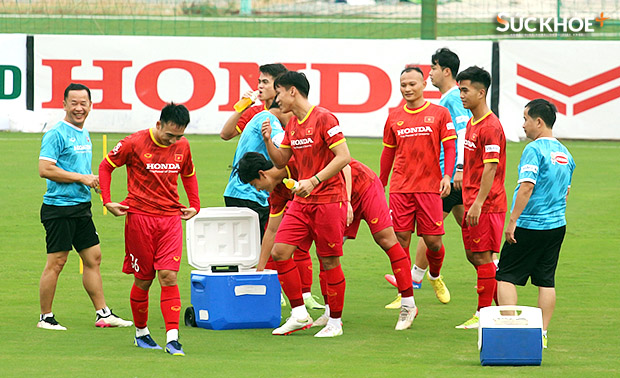 Chùm ảnh ĐT Việt Nam tập buổi đầu chuẩn bị cho trận gặp Dortmund - Ảnh 10