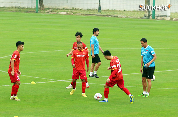 Chùm ảnh ĐT Việt Nam tập buổi đầu chuẩn bị cho trận gặp Dortmund - Ảnh 16