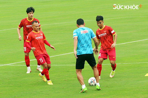 Chùm ảnh ĐT Việt Nam tập buổi đầu chuẩn bị cho trận gặp Dortmund - Ảnh 12