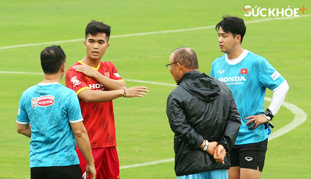 Chùm ảnh ĐT Việt Nam tập buổi đầu chuẩn bị cho trận gặp Dortmund - Ảnh 9