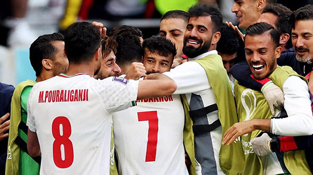 Iran đã có lần đầu tiên được tận hưởng niềm vui chiến thắng ở sân chơi World Cup 
