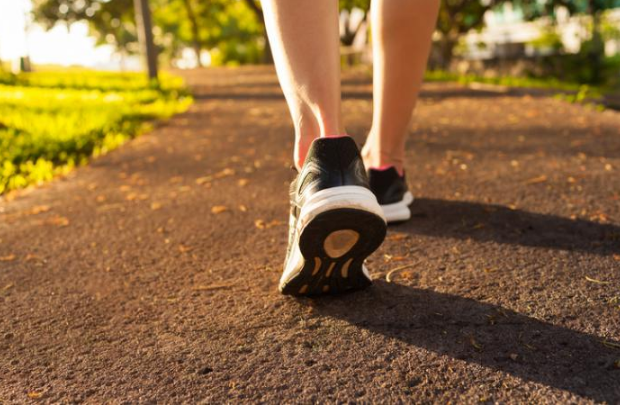 Đi bộ nhanh cũng là cách giúp ngăn ngừa biến cố tim mạch ở bệnh nhân ung thư
