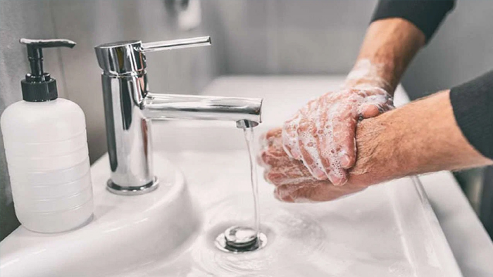 Bạn nên rửa tay thường xuyên hơn để phòng ngừa đau ốm trong những ngày lạnh