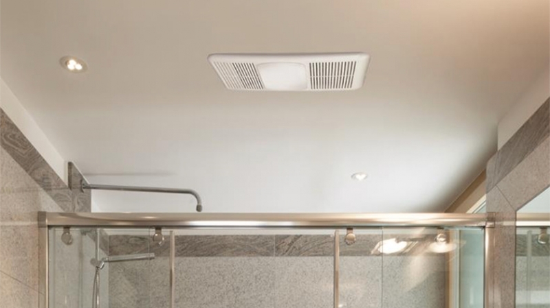 Lựa chọn thiết bị quạt sưởi âm trần đặt ở trên cao, phù hợp với thiết kế nhà tắm