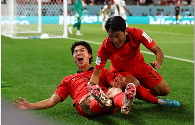 Niềm vui vô bờ của các cầu thủ Hàn Quốc 