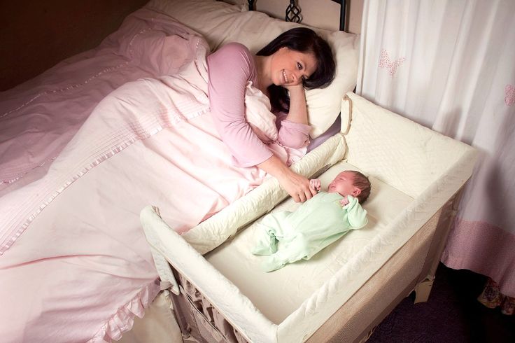Trẻ sơ sinh cần được giữ ấm đúng cách và ngủ ở môi trường an toàn