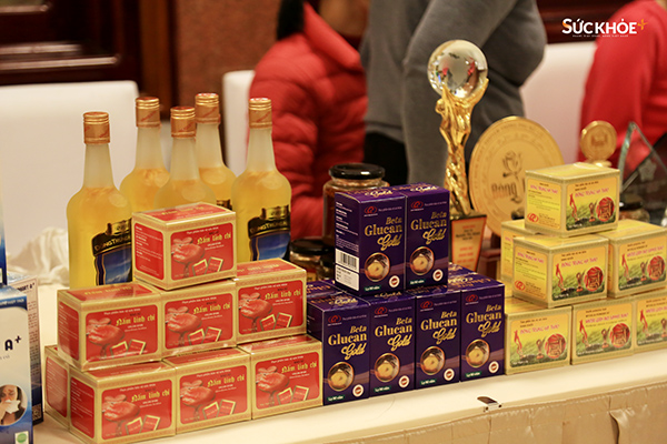 sản phẩm Beta glucan Gold được trưng bày tại gian hàng ngay trong Hội thảo Doanh nghiệp, doanh nhân với khoa học và trách nhiệm vì sức khỏe cộng đồng