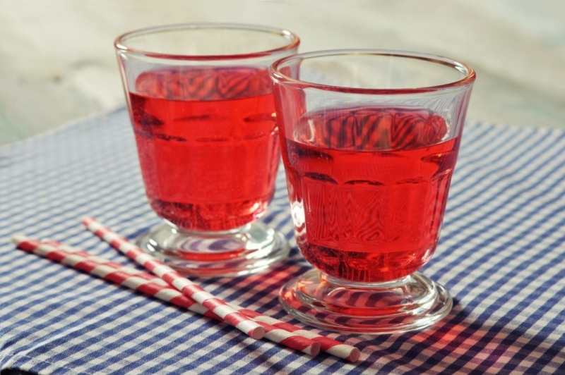 Allura red có màu đỏ thường dùng trong chế biến thực phẩm và nước giải khát