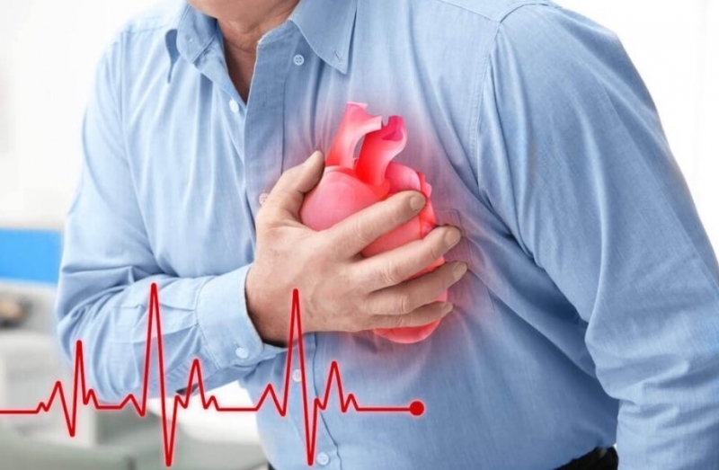 Tim đập nhanh thường xuyên là một trong những dấu hiệu của xơ vữa động mạch vành