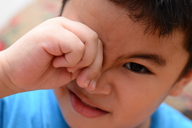 Cha mẹ cần có phương pháp để giảm nguy cơ mắc cận thị ở con trẻ