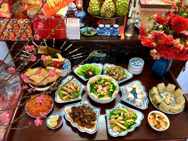 Giao thừa đến, mỗi gia đình Việt sẽ chuẩn bị 2 mâm lễ cúng để chào đón chào những điều tốt đẹp của năm mới.