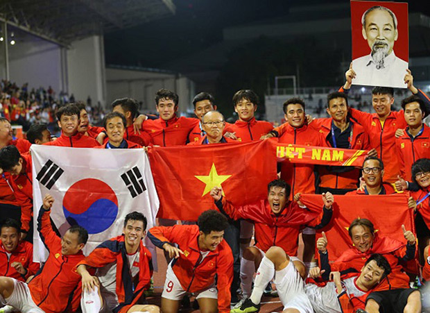 HLV Park Hang-seo cùng U22 Việt Nam lên ngôi tại SEA Games 30 tại Philippines. 