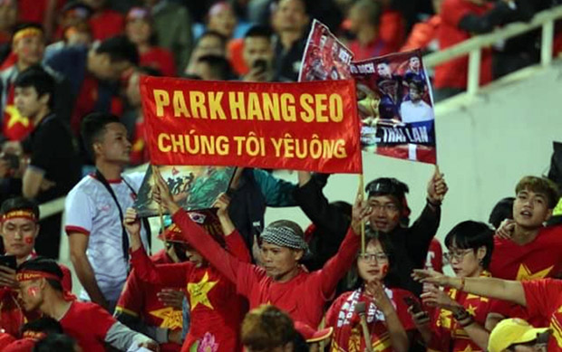 Người hâm mộ bóng đá Việt Nam dành quá nhiều tình cảm cho HLV Park Hang-seo