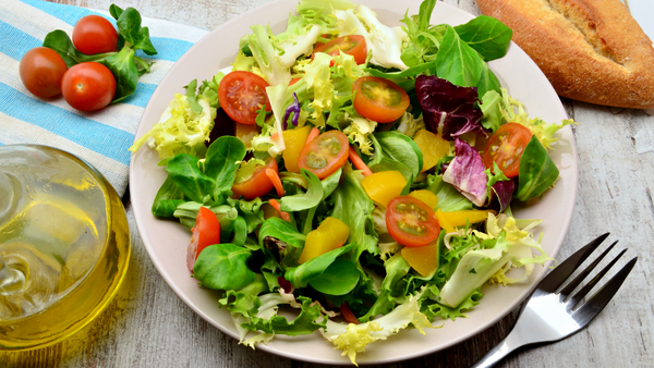 Salad ngoài là một món khai vị trong mỗi bữa ăn thì nó còn có rất nhiều công dụng đối với sức khoẻ.