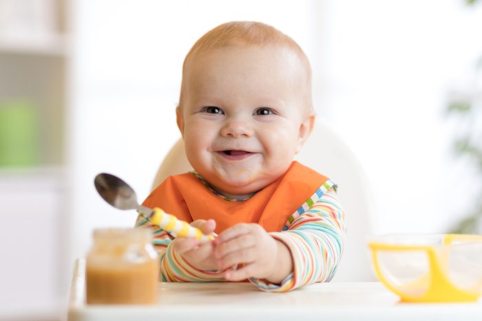 Trẻ nhỏ dễ bị tổn thương khi tiếp xúc với kim loại nặng độc hại có trong thức ăn