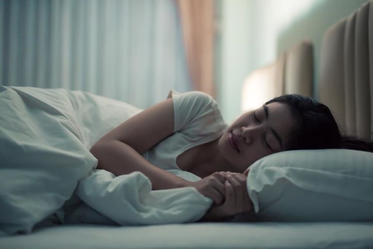 Môi trường ngủ lành mạnh giúp bạn dễ vào giấc hơn, đồng thời bạn sẽ ngủ ngon hơn