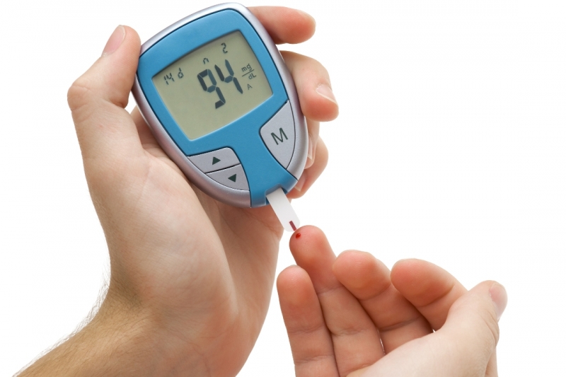 Kiểm tra chỉ số đường huyết tại nhà với máy đo đường huyết cá nhân