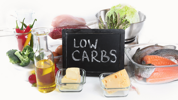 Chế độ ăn low-carb là chế độ ăn giới hạn lượng carbohydrate và tăng tỉ lệ protein cũng như chất béo trong khẩu phần.