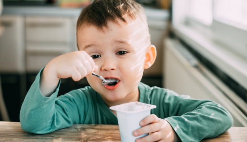 Sữa chua giúp trẻ có đường tiêu hóa khỏe mạnh và tăng miễn dịch