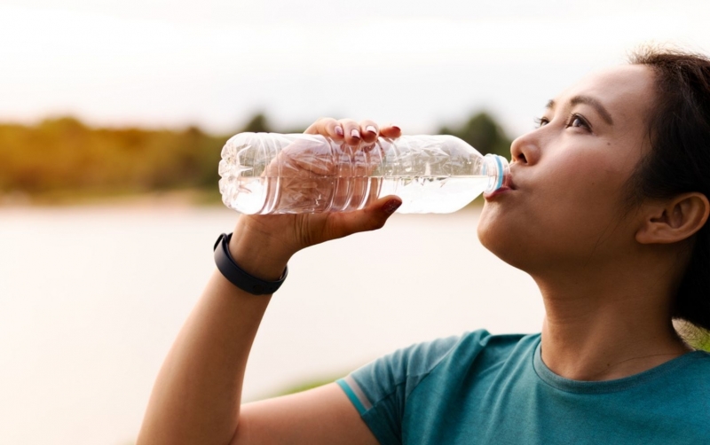 Thói quen uống đủ nước giúp cơ thể và hệ tim mạch hoạt động trơn tru