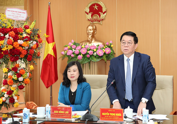 Đồng chí Nguyễn Trọng Nghĩa phát biểu trong buổi thăm và làm việc với Bộ Y tế 