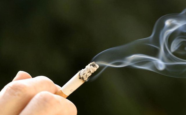 Bên cạnh ung thư phổi, ung thư vòm họng.. những tác hại tiêu cực của thuốc lá đến sức khỏe, rụng tóc cũng là hệ lụy mà thuốc lá mang lại