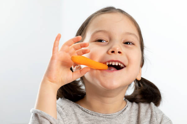 Cà rốt không chỉ tăng sức khỏe niêm mạc đường hô hấp mà còn tăng thị lực cho trẻ