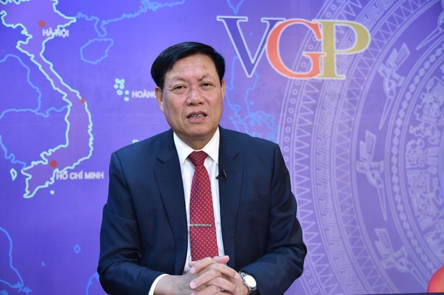 Thứ trưởng Bộ Y tế Đỗ Xuân Tuyên chia sẻ về những khó khăn, thức thách của ngành y tế đang gặp phải tại Tọa đàm Ngành y vượt khó” vào ngày 23/2 - Ảnh: VGP