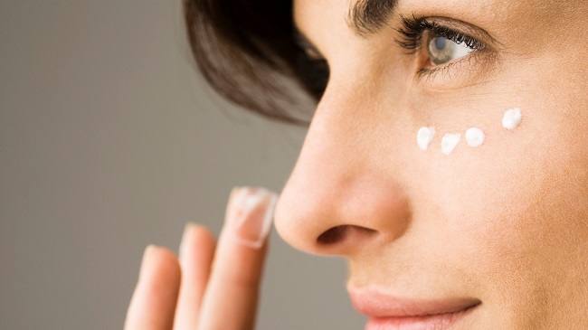 Chăm sóc vùng mắt với kem đặc trị