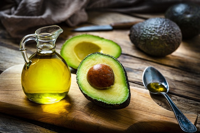 Quả bơ và dầu olive là 2 thực phẩm chứa nhiều chất béo lành mạnh