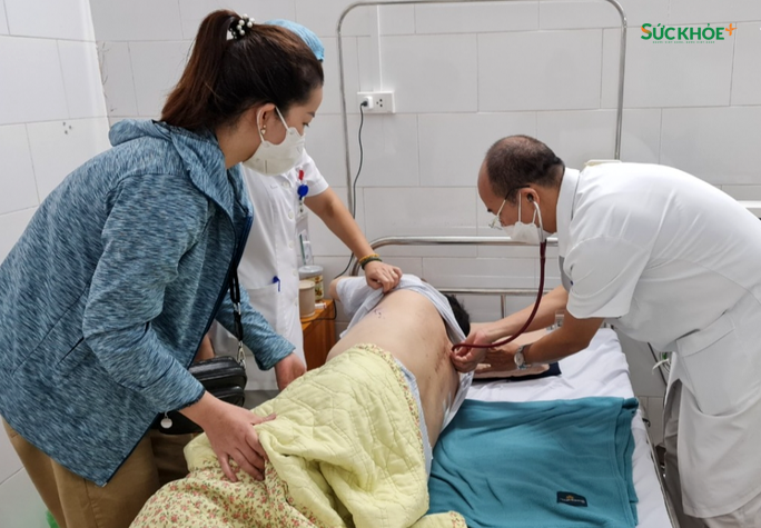 PGS.TS Đỗ Duy Cường điều trị cho bệnh nhân nhiễm nấm đen tại tại Trung tâm Bệnh nhiệt đới, Bệnh viện Bạch Mai
