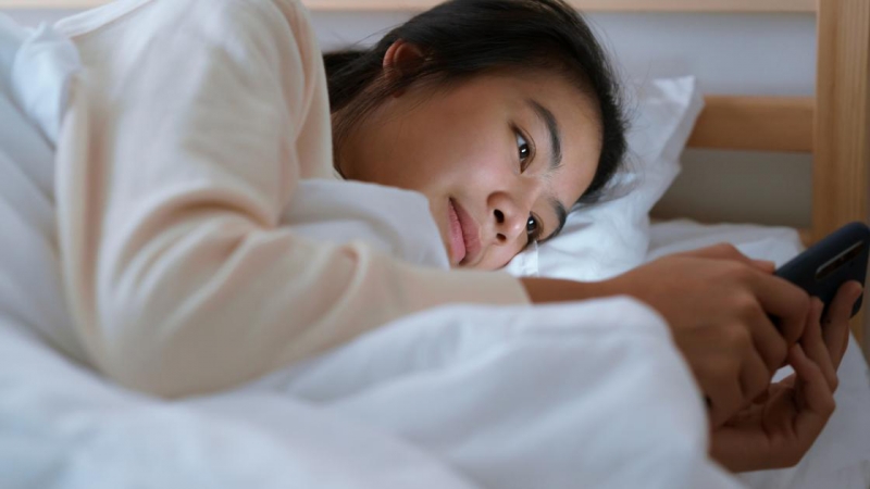 Hạn chế sử dụng thiết bị điện tử trước giờ đi ngủ để có thể vào giấc dễ dàng hơn