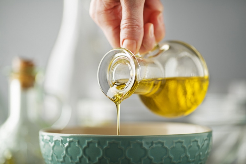 Chị em nên sử dụng dầu olive khi chế biến thức ăn hàng ngày