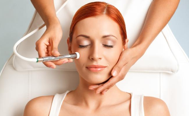 Kỹ thuật siêu mài mòn da có thể hỗ trợ khắc phục sẹo lâu năm