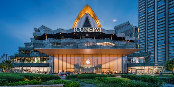 Trung tâm thương mại ICONSIAM được biết đến là trung tâm mua sắm và khu phức hợp lớn nhất, mới nhất tại thủ đô Bangkok.