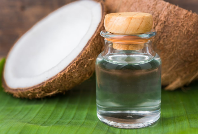 Súc miệng bằng dầu dừa có thể hỗ trợ điều trị viêm nướu